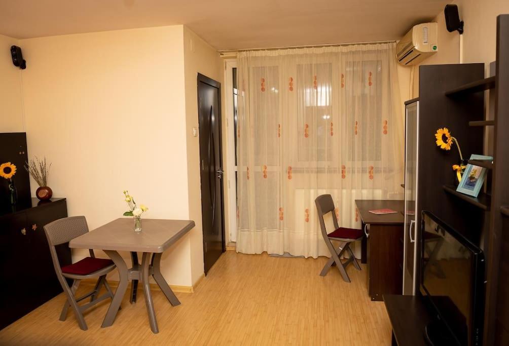 Garsoniera Linistita Zona Vitan Bucarest Extérieur photo